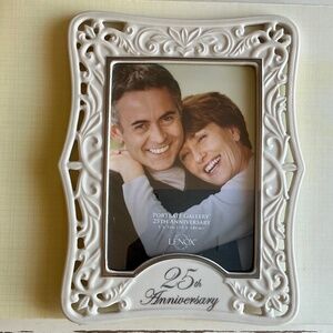 New in Box Lenox 25TH ANNIVERSARY 5x7” Picture Frame